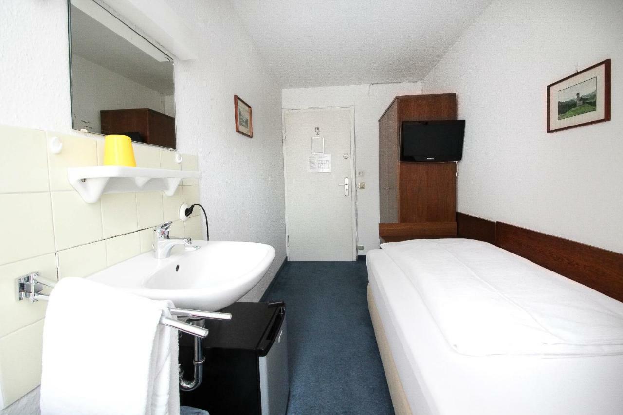 Hotel Pension Koeberl München Buitenkant foto