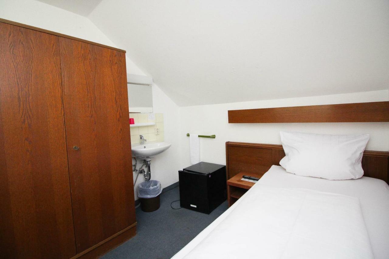 Hotel Pension Koeberl München Buitenkant foto