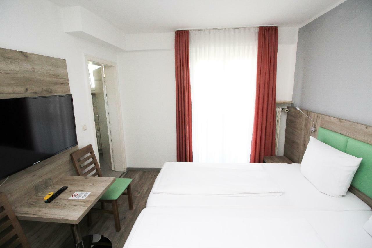 Hotel Pension Koeberl München Buitenkant foto
