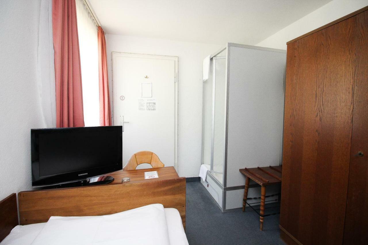 Hotel Pension Koeberl München Buitenkant foto