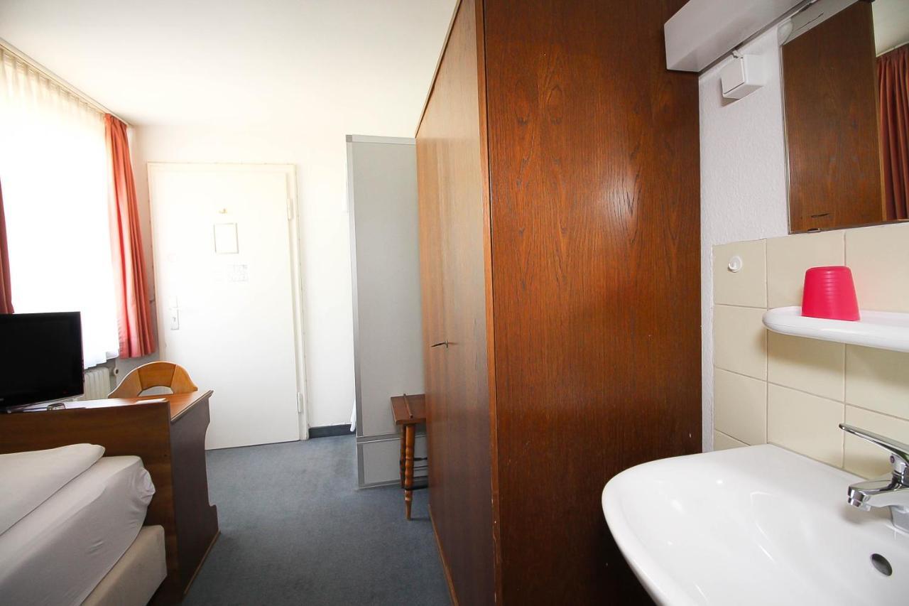 Hotel Pension Koeberl München Buitenkant foto