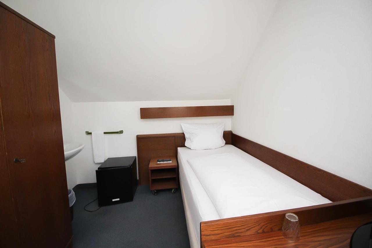 Hotel Pension Koeberl München Buitenkant foto